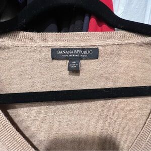 Banana Republic Women’s WASHABLE MERINO V-NECK SWEATER